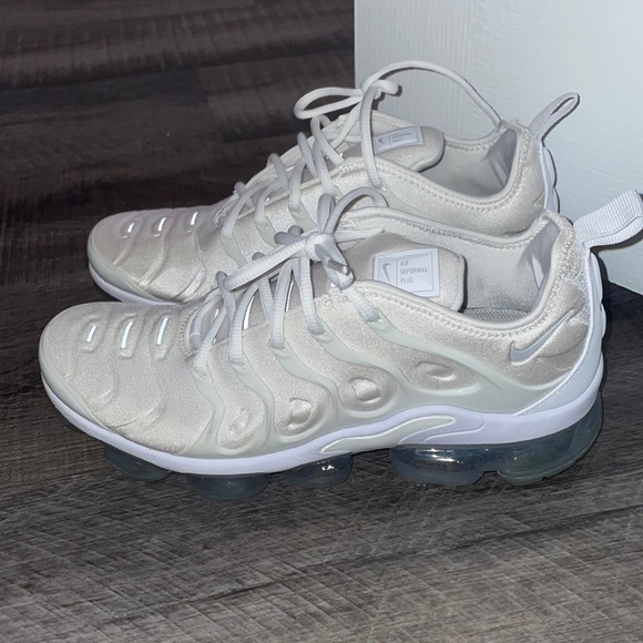 Nike vapormax size 9.5 main image 4